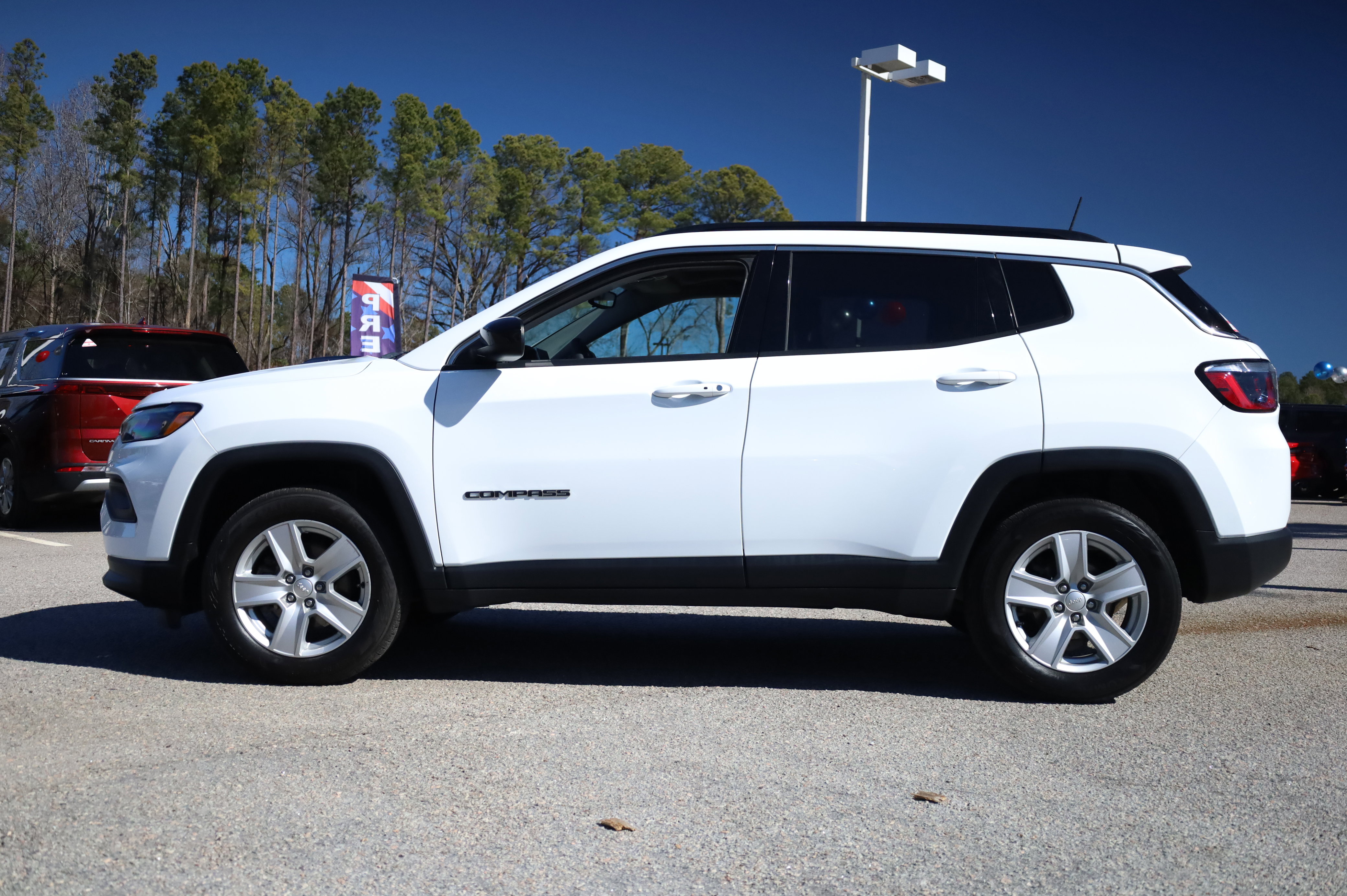 Used 2022 Jeep Compass Latitude w/ Sun and Sound Group image 2