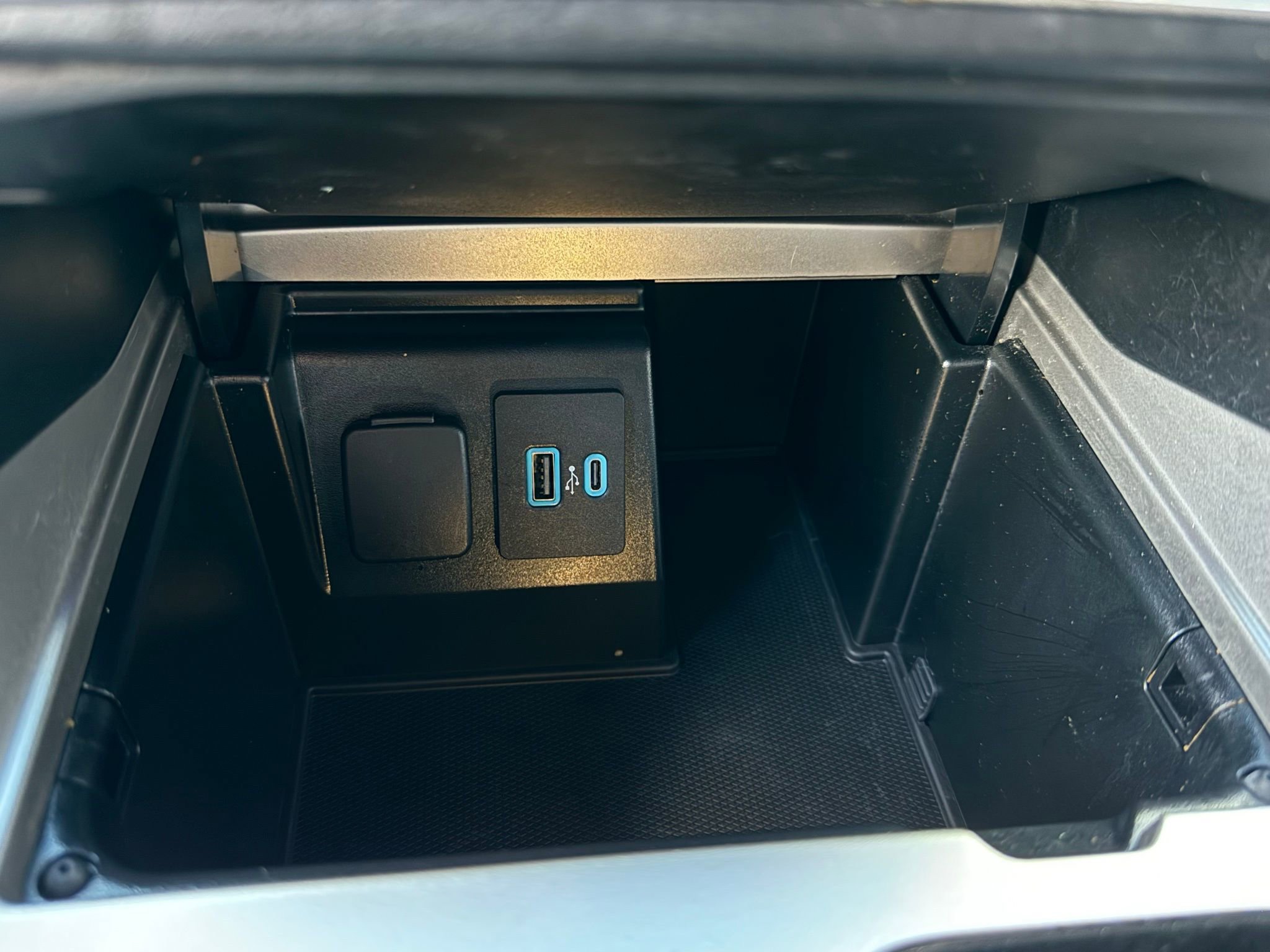 Used 2020 Ford Explorer XLT image 36