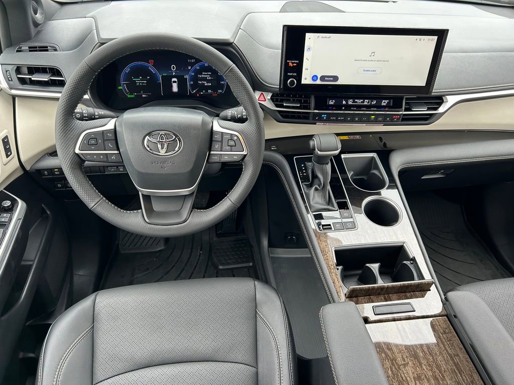 Used 2026 Toyota Sienna Limited image 19