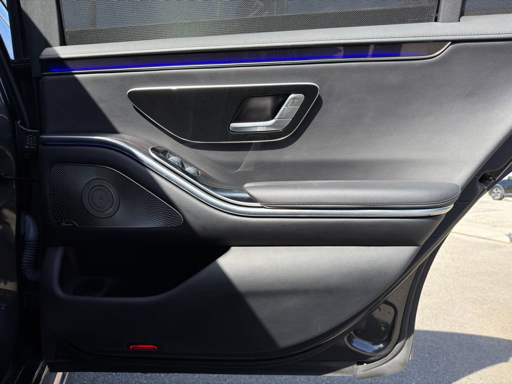 Used 2022 Mercedes-Benz S 500 4MATIC w/ AMG Line Package image 26