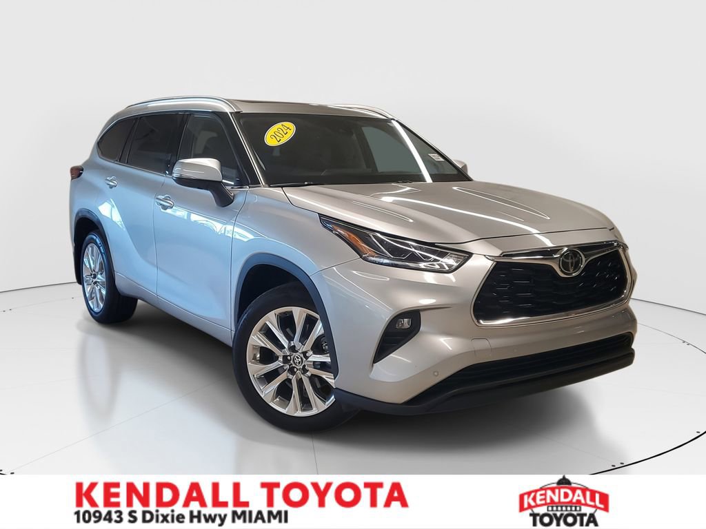 Used 2024 Toyota Highlander Limited image 1