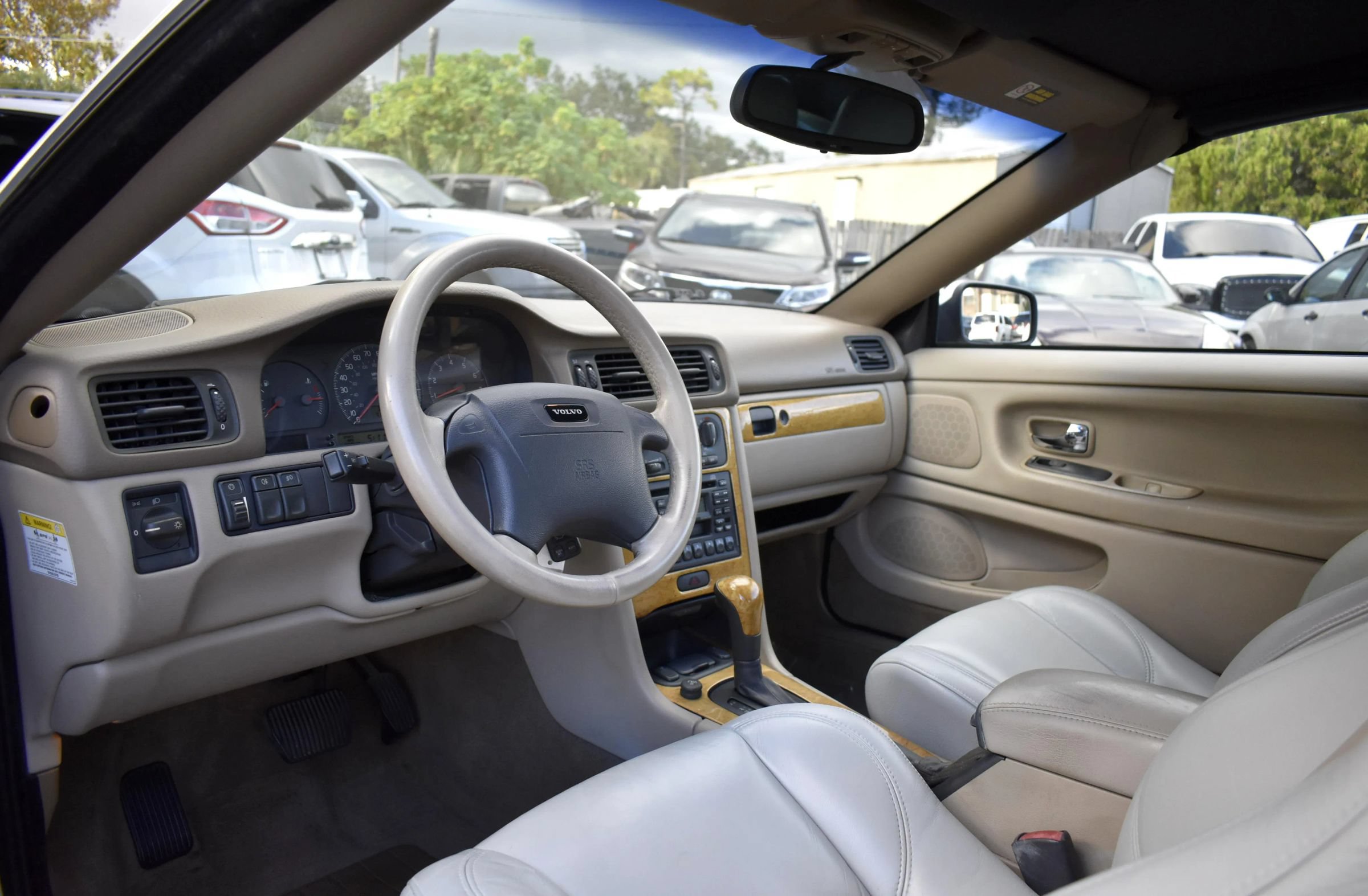 Used 2004 Volvo C70 LT FWD image 11