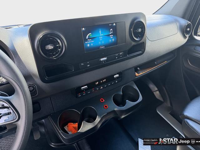 Used 2024 Mercedes-Benz Sprinter 2500 image 33