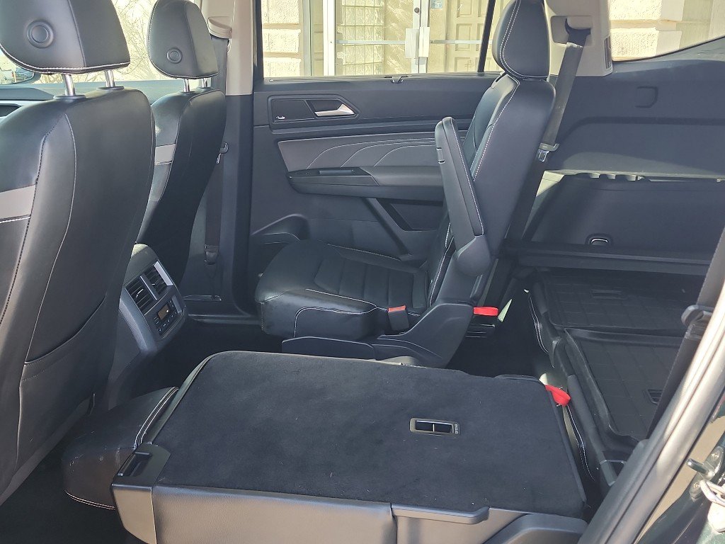 Used 2022 Volkswagen Atlas SEL Premium image 11