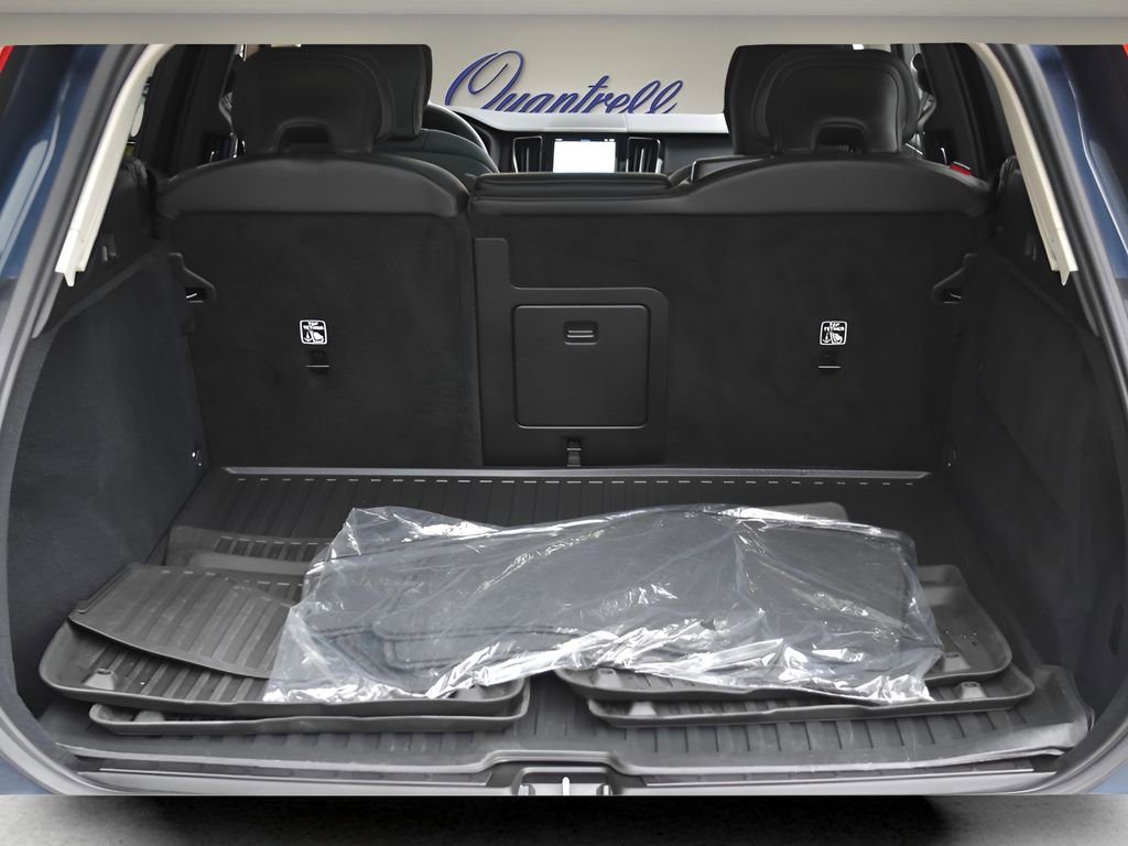 Certified 2025 Volvo XC60 B5 Core image 24