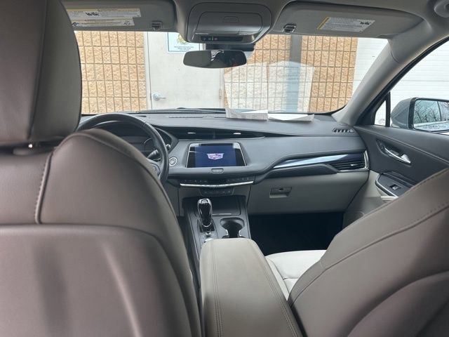 Certified 2023 Cadillac XT4 Luxury w/ Cold Weather Package image 17