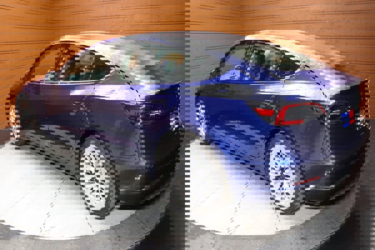 Used 2022 Tesla Model 3 Standard Range image 11