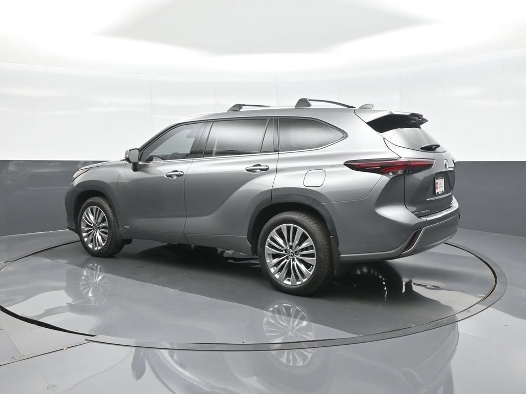 Certified 2026 Toyota Highlander Platinum AWD/4WD image 5