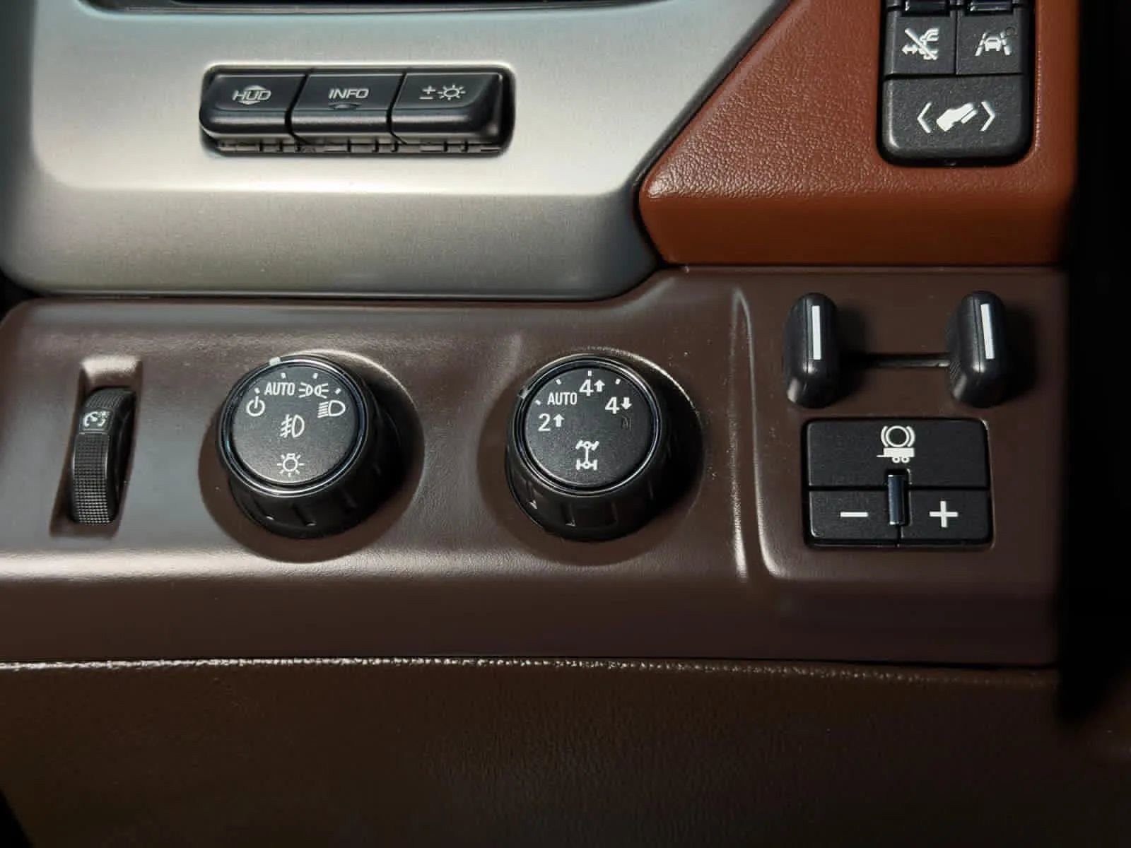 Used 2016 Chevrolet Tahoe LTZ AWD/4WD image 35