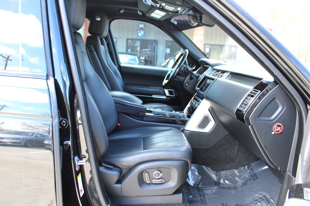Used 2017 Land Rover Range Rover HSE image 17