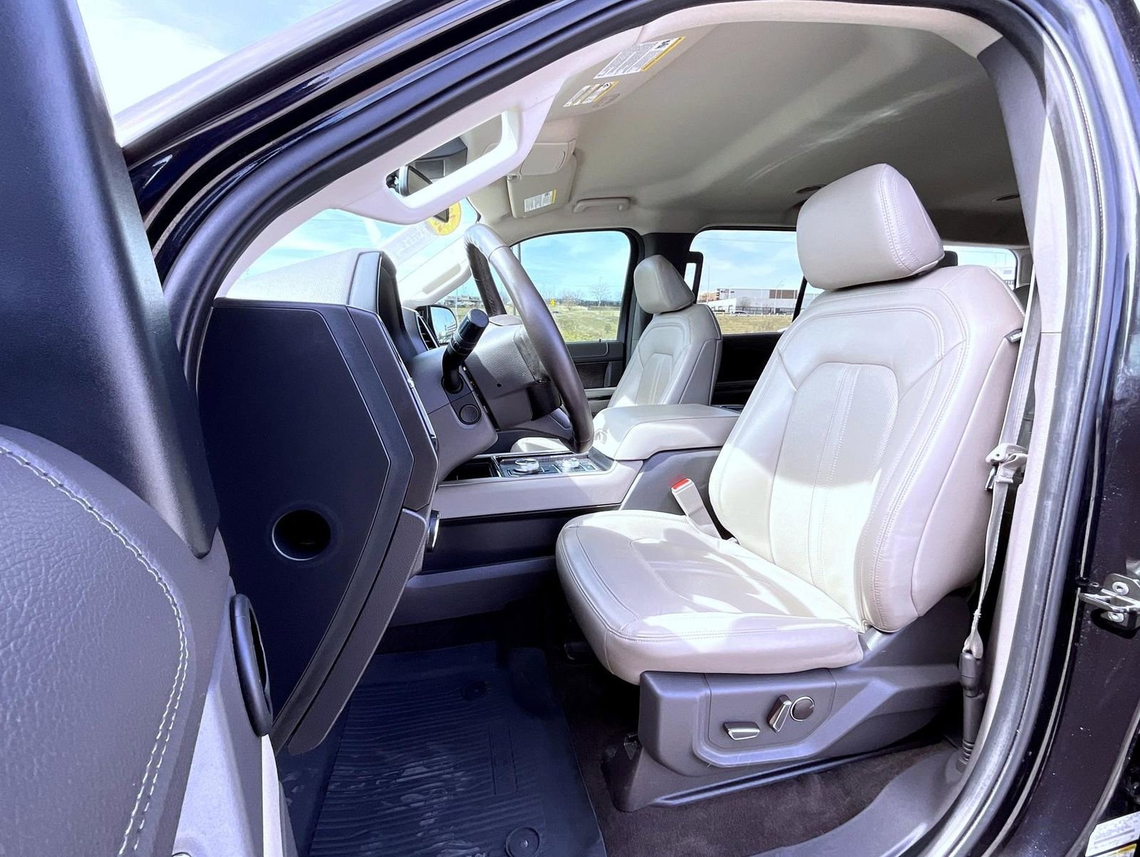 Used 2021 Ford Expedition Limited image 10