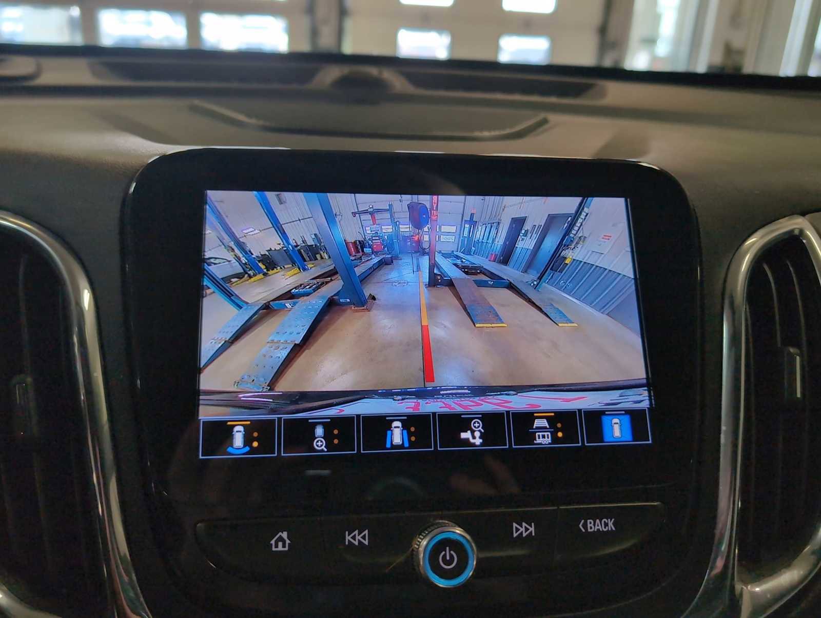 Used 2022 Chevrolet Equinox Premier image 16