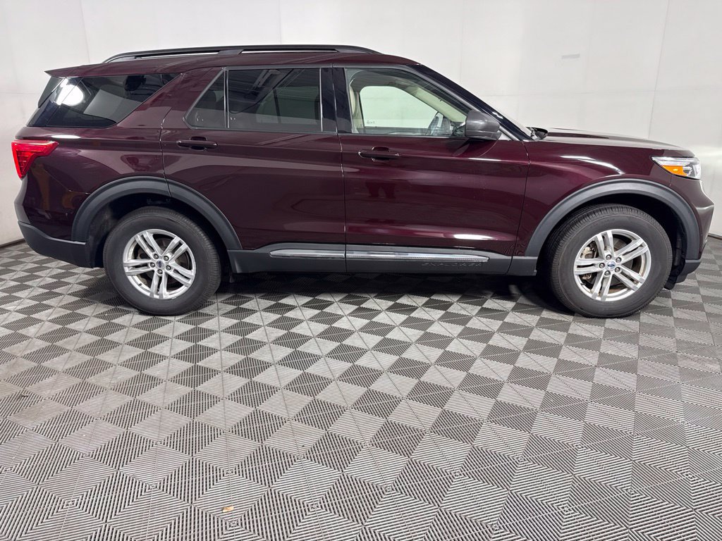 Used 2023 Ford Explorer XLT w/ Equipment Group 202A AWD/4WD image 9