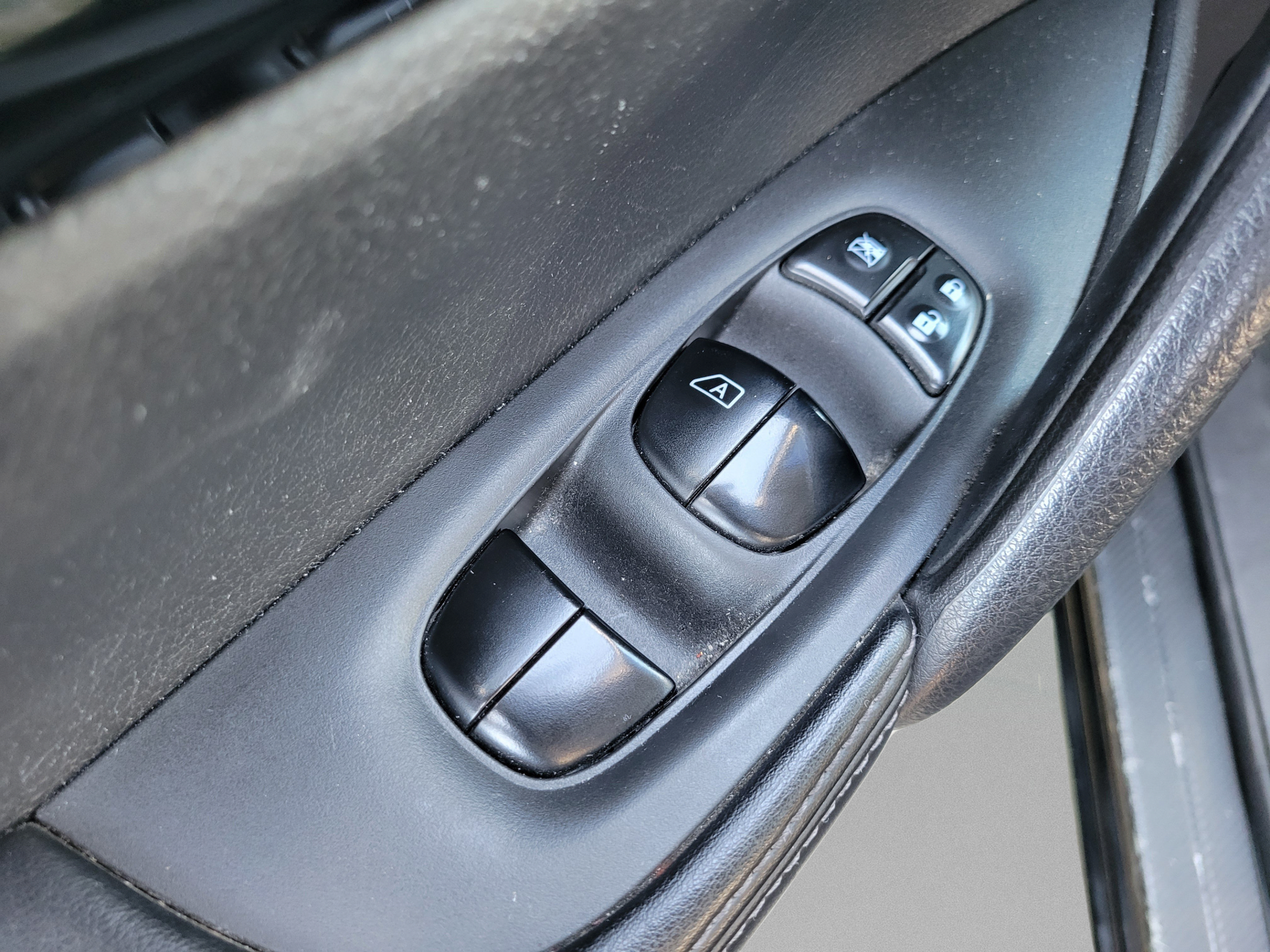 Used 2018 Nissan Rogue Sport SL FWD image 12