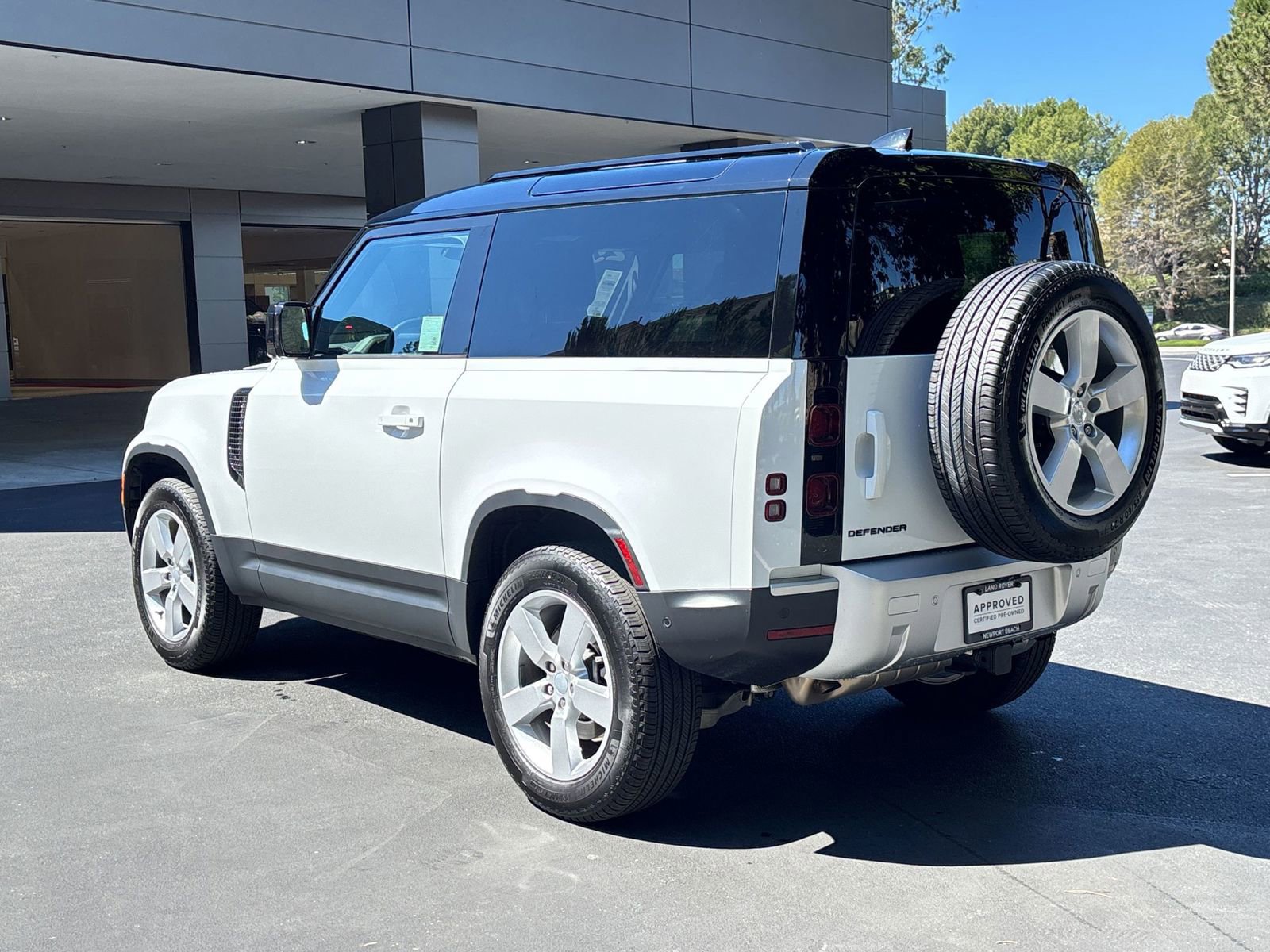 Used 2025 Land Rover Defender 90 S image 3