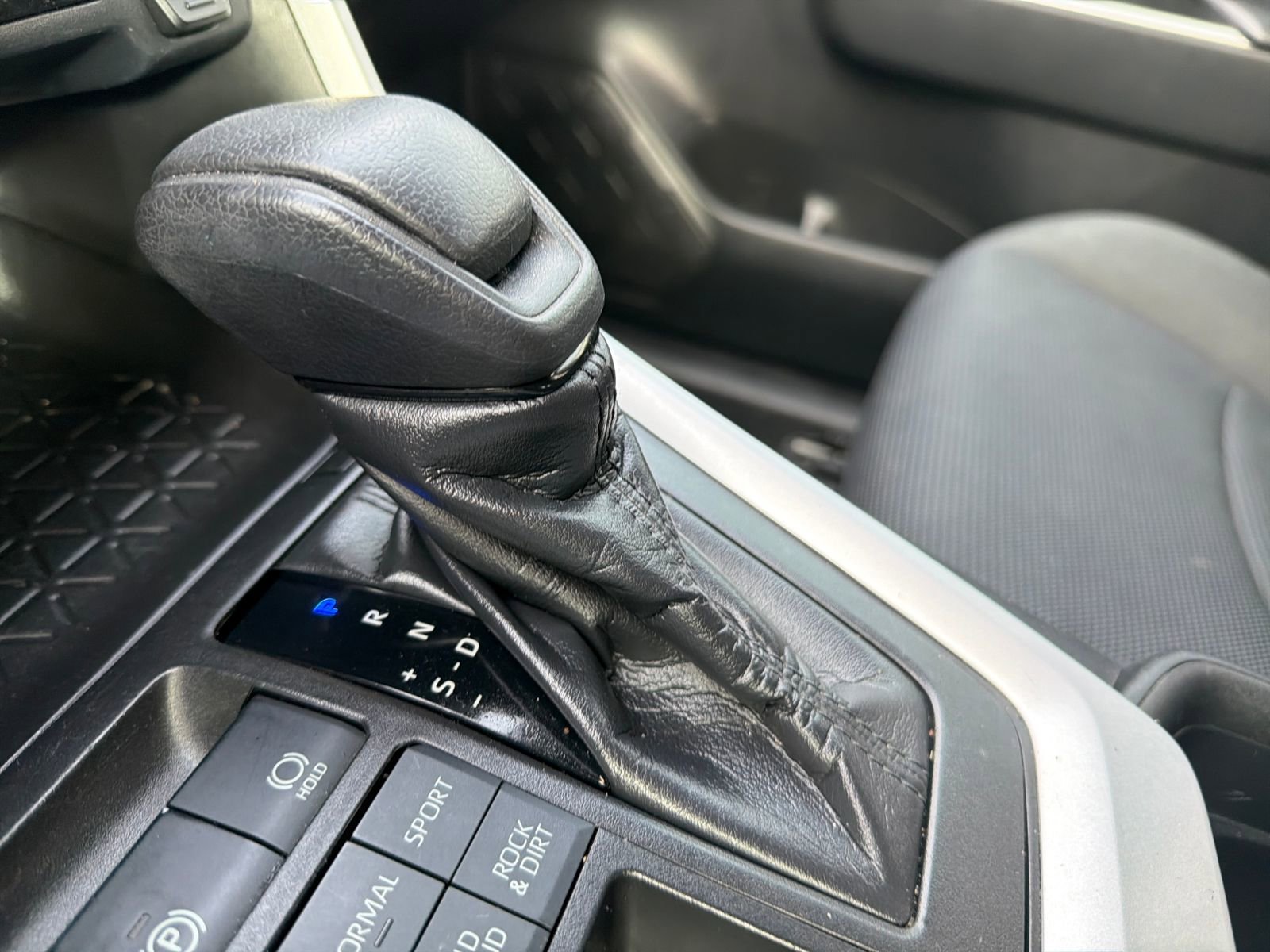 Used 2020 Toyota RAV4 LE w/ All Weather Liner Package image 17