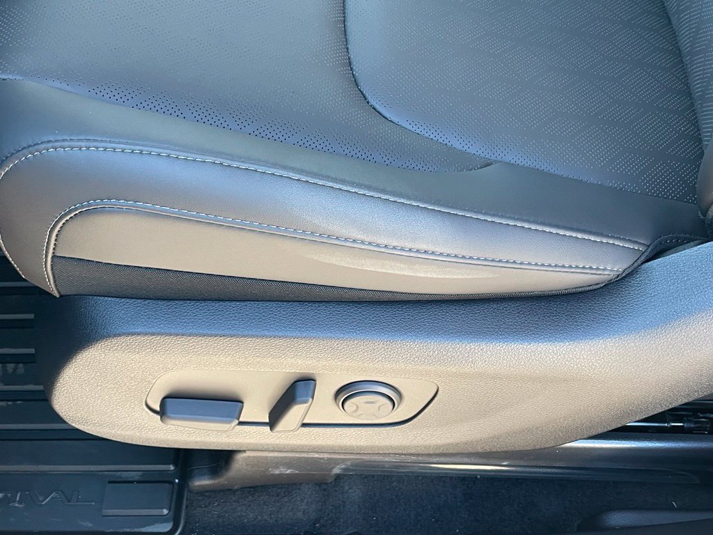 New 2027 Kia Carnival SX w/ Dark Edition Package FWD image 10