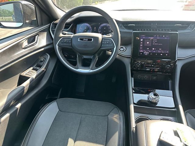 New 2025 Jeep Grand Cherokee L Altitude image 18