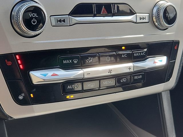 Used 2022 Ford Explorer XLT w/ Equipment Group 202A image 17