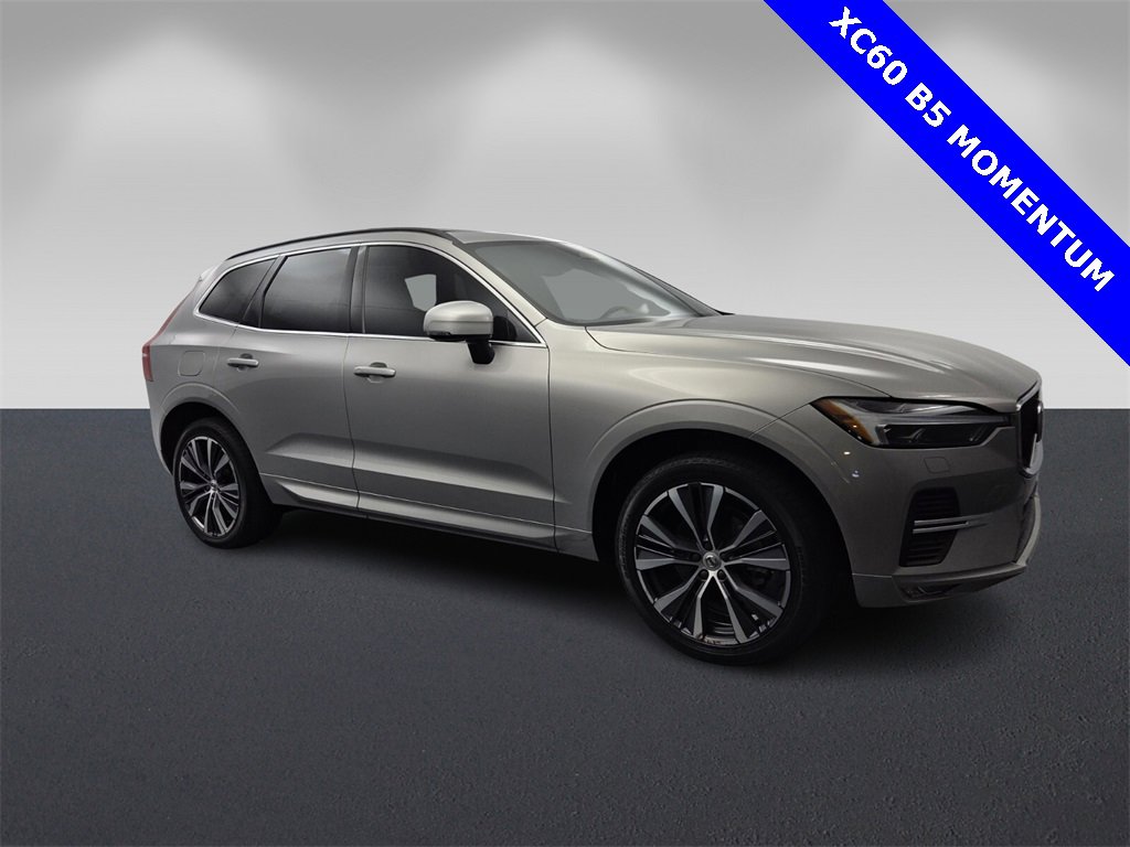 Used 2022 Volvo XC60 B5 Momentum image 1