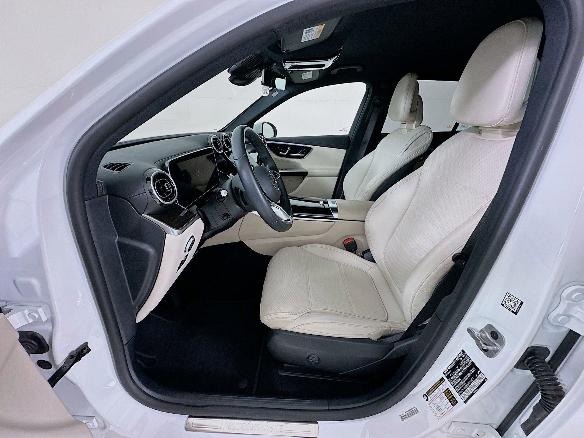 Certified 2025 Mercedes-Benz GLC 300 4MATIC image 22