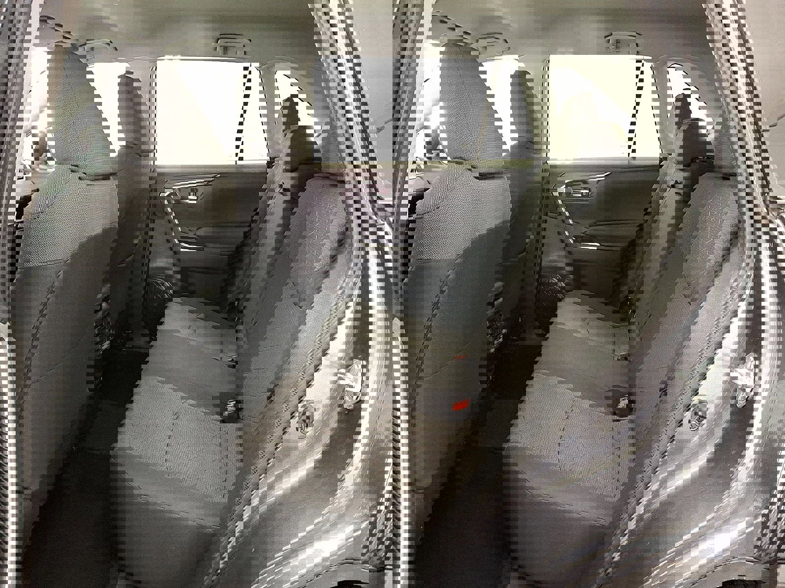 Used 2020 Toyota RAV4 XLE image 19