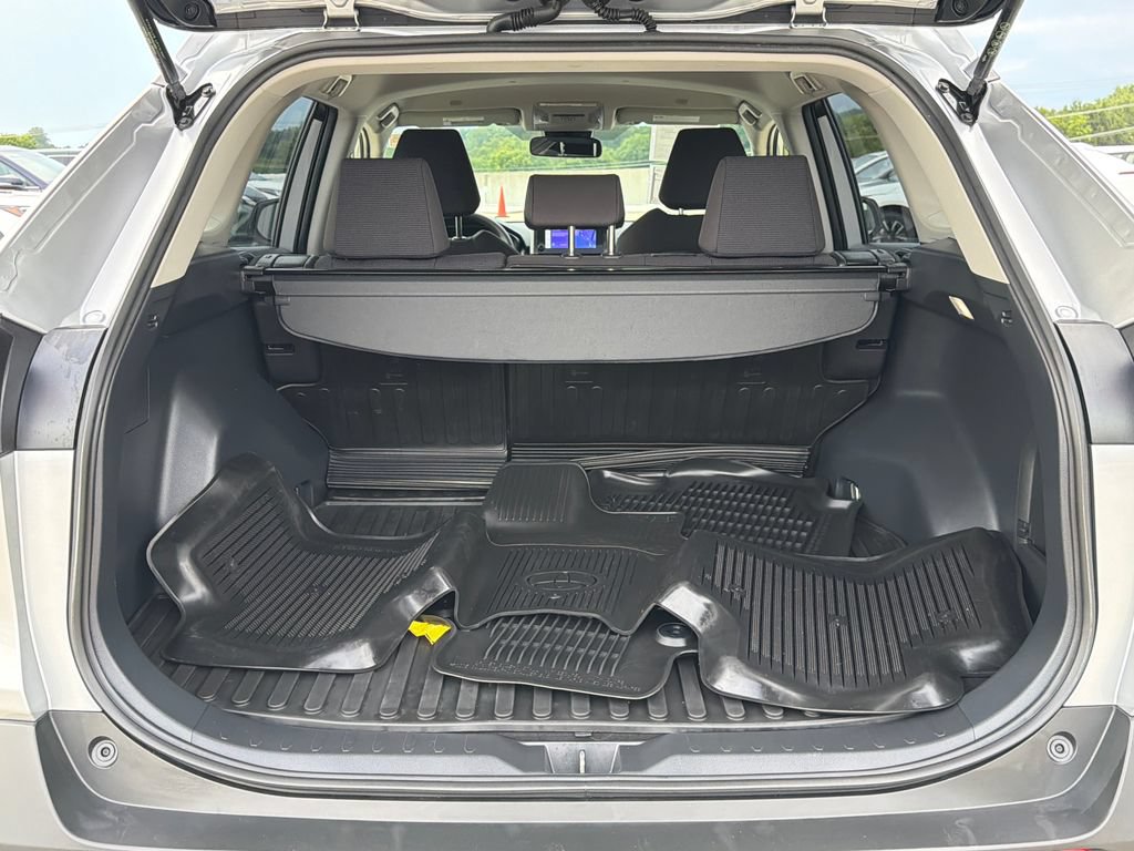 Used 2025 Toyota RAV4 LE AWD/4WD image 6