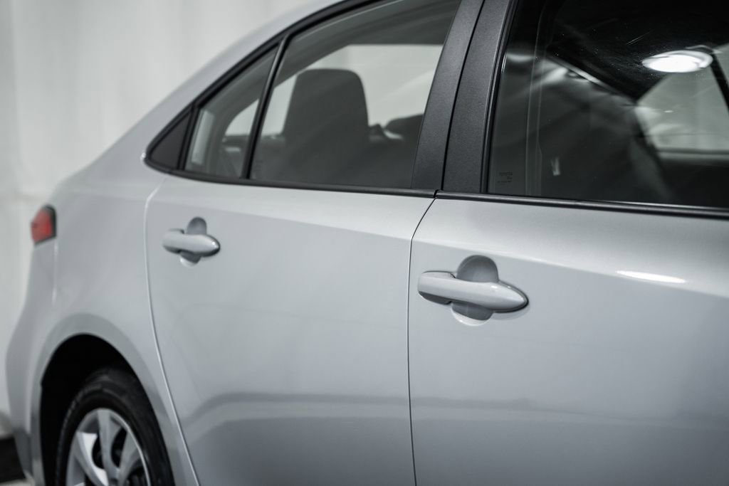 Used 2025 Toyota Corolla LE image 12