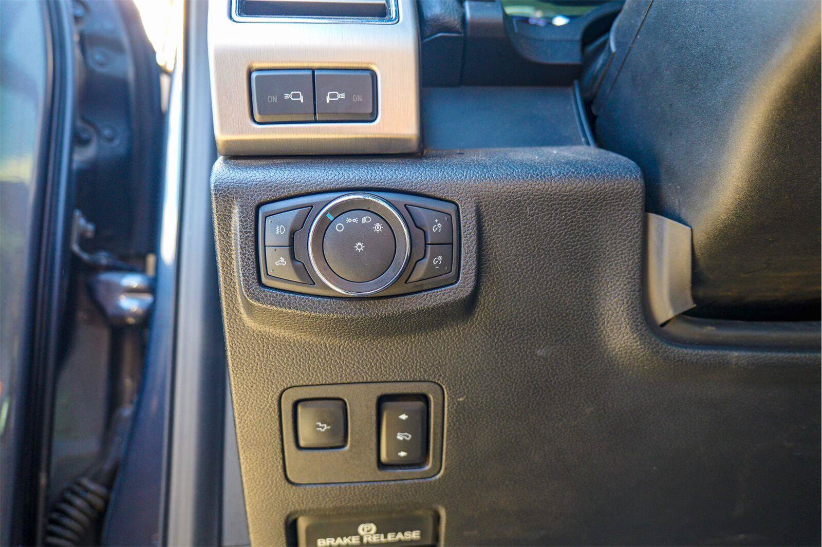 Used 2021 Ford F250 Platinum w/ FX4 Off-Road Package AWD/4WD image 27