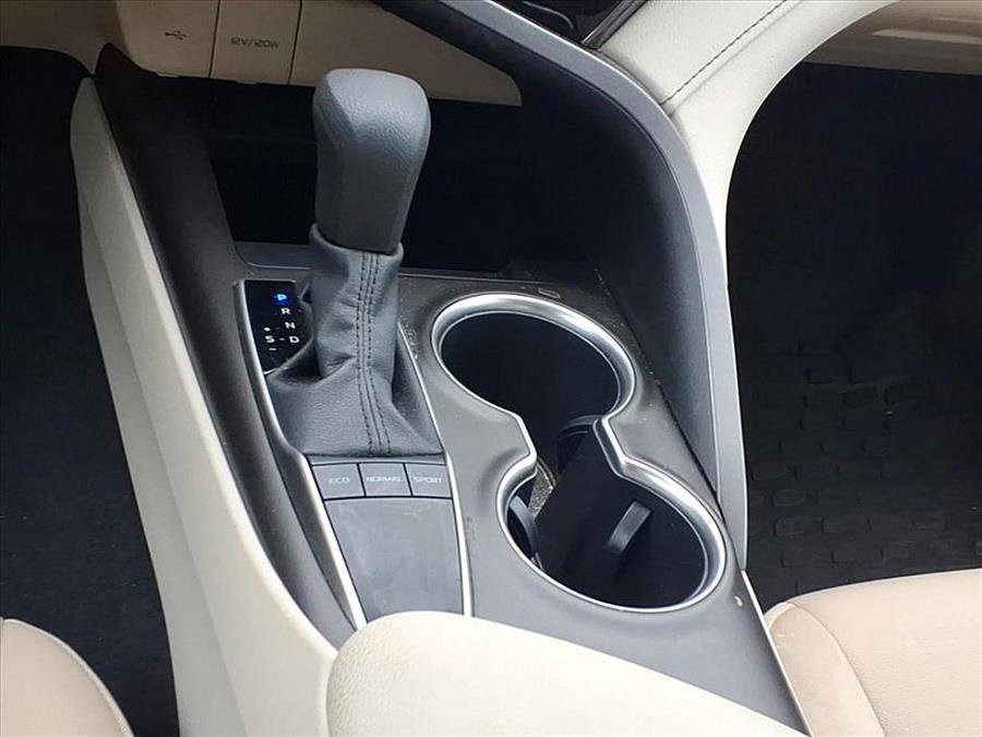 Used 2022 Toyota Camry LE image 28