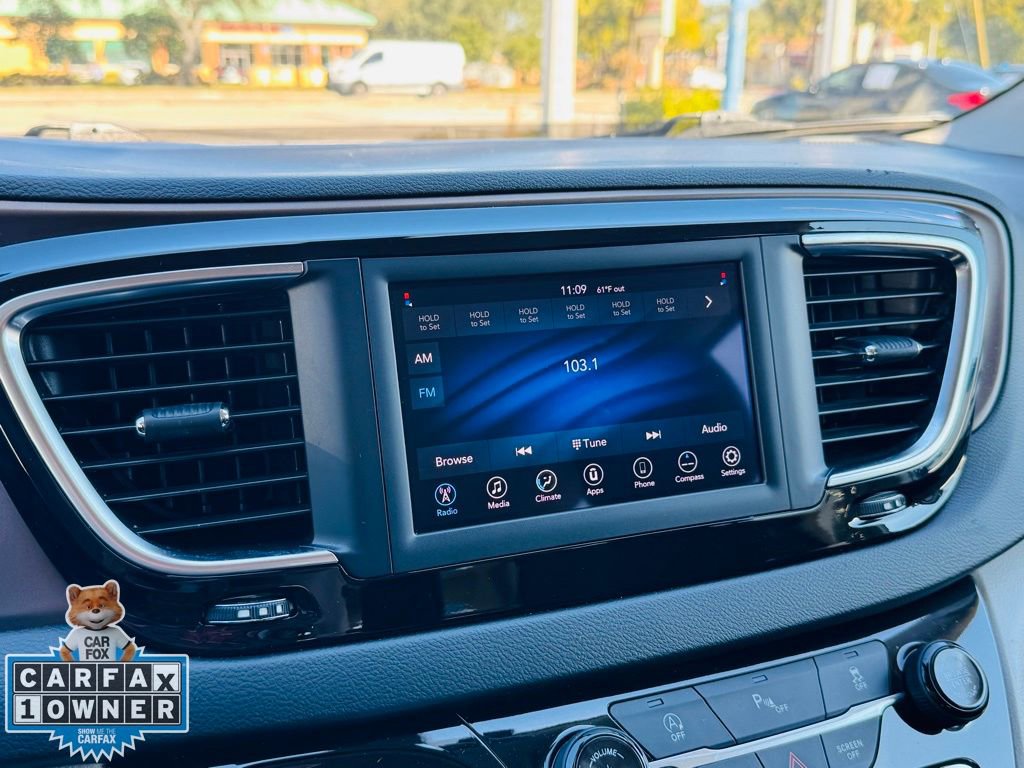 Used 2020 Chrysler Voyager L image 20