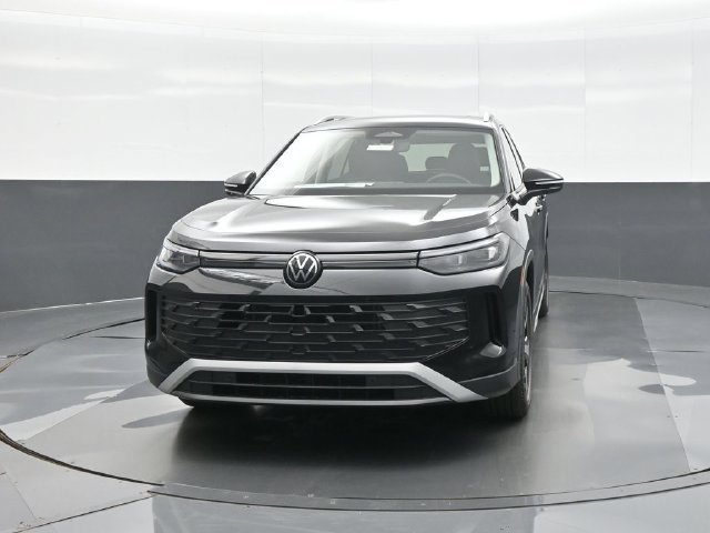 New 2026 Volkswagen Tiguan SE FWD image 2