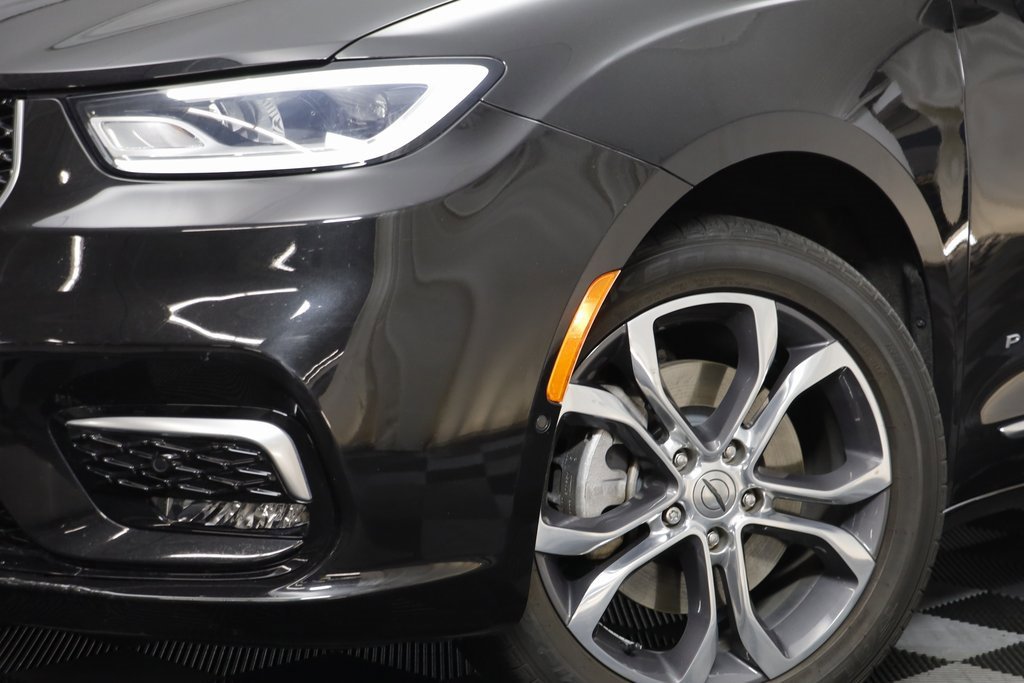 Used 2021 Chrysler Pacifica Pinnacle image 3