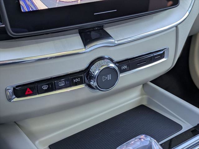 New 2026 Volvo XC60 B5 Ultra w/ Protection Package Premier image 8