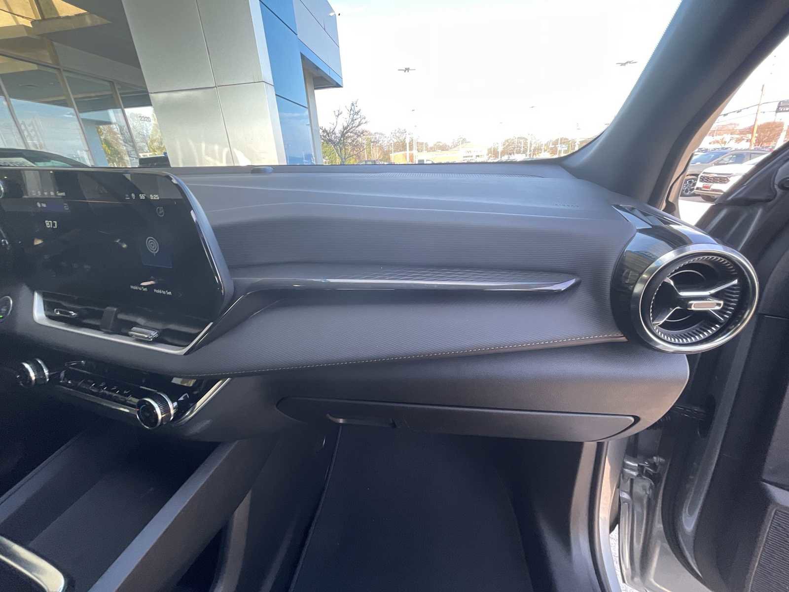 Used 2025 Chevrolet Equinox LT w/ Midnight Edition image 28