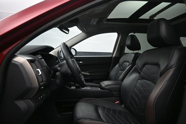 Used 2024 Nissan Pathfinder Platinum FWD image 10