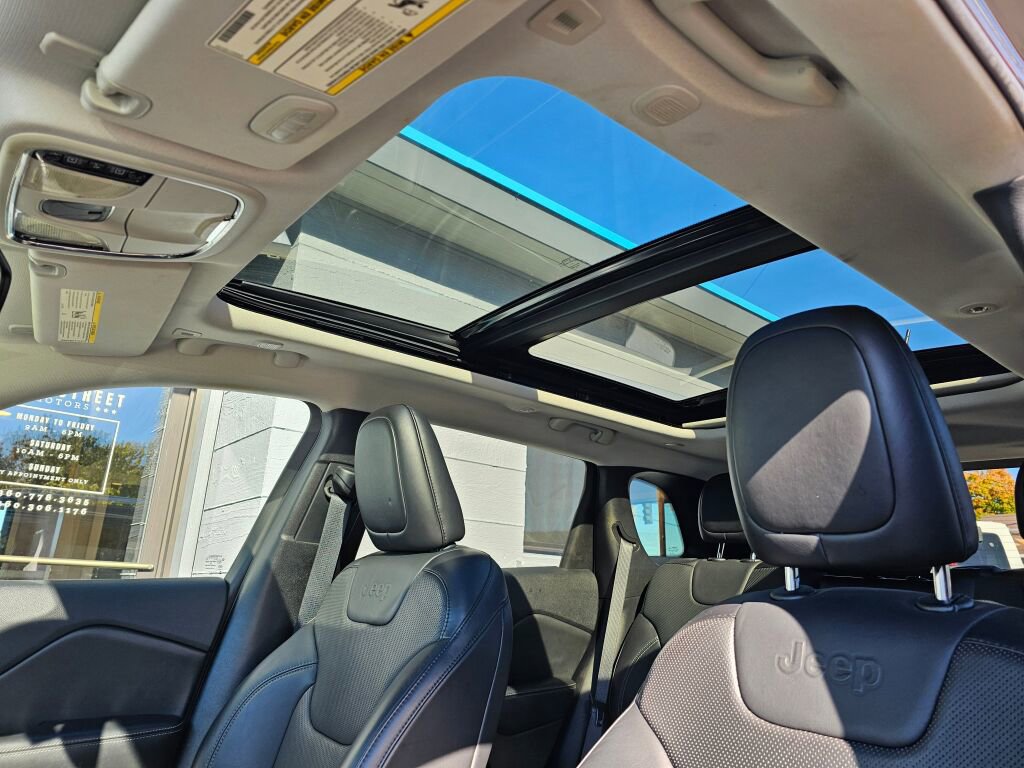 Used 2019 Jeep Cherokee Limited w/ Luxury Group image 27