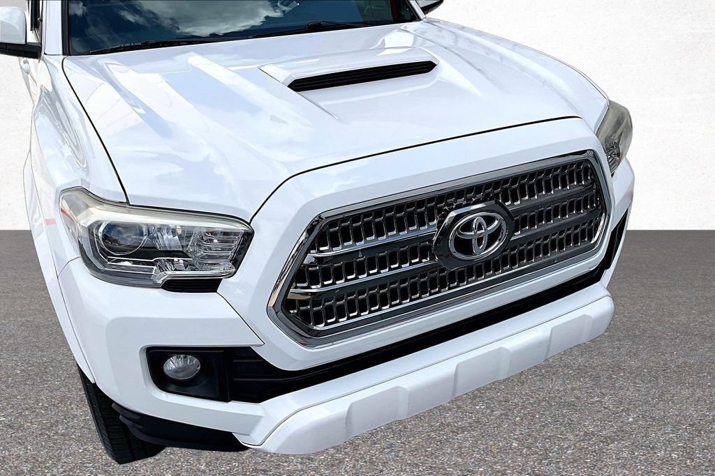 Certified 2017 Toyota Tacoma TRD Sport AWD/4WD image 36