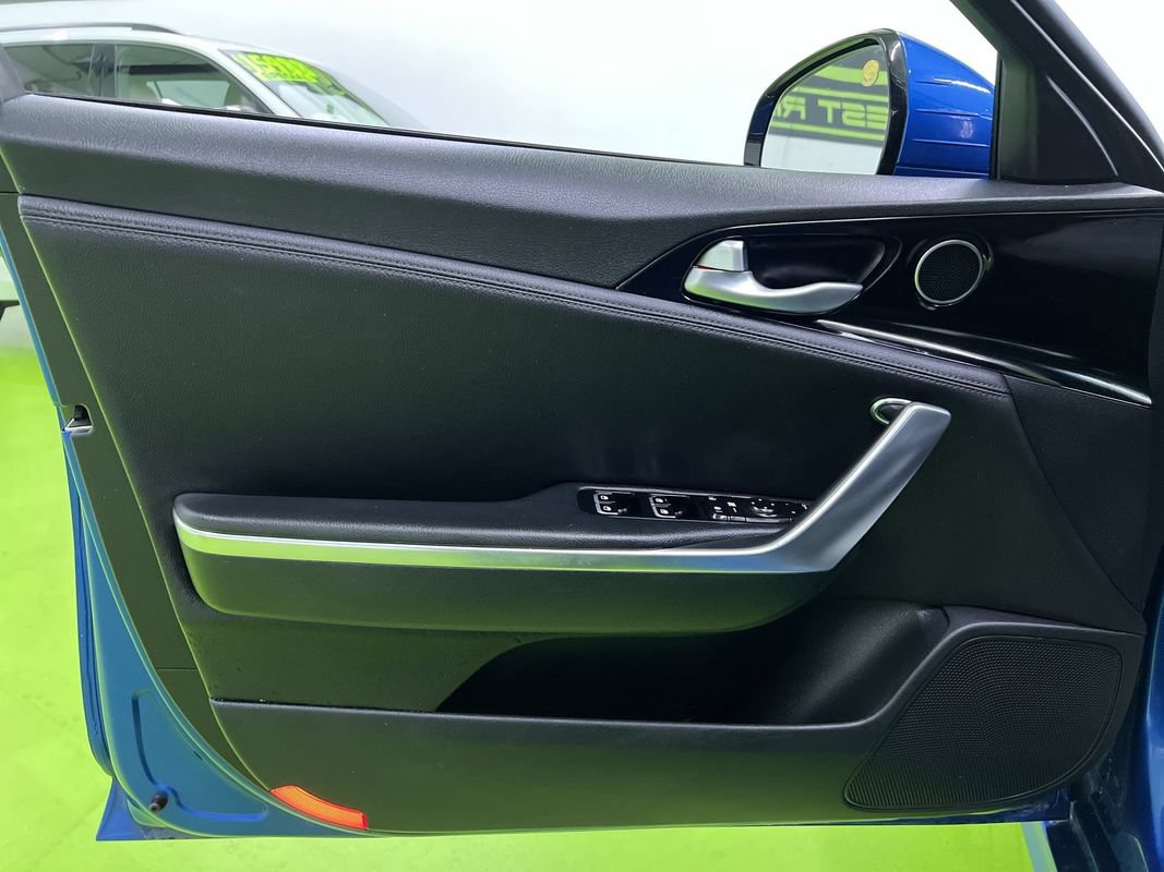 Used 2018 Kia Stinger RWD image 14