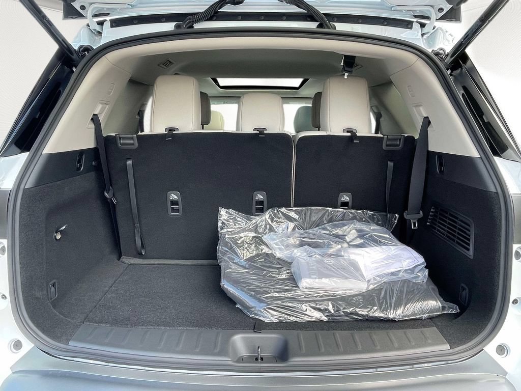 New 2026 Nissan Pathfinder SL w/ SL Premium Package FWD image 10