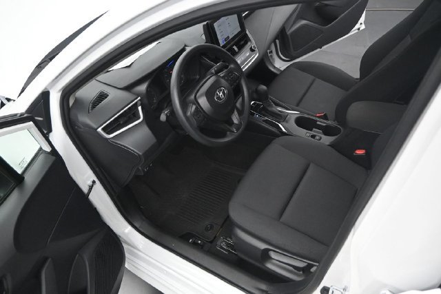 Used 2025 Toyota Corolla LE FWD image 6