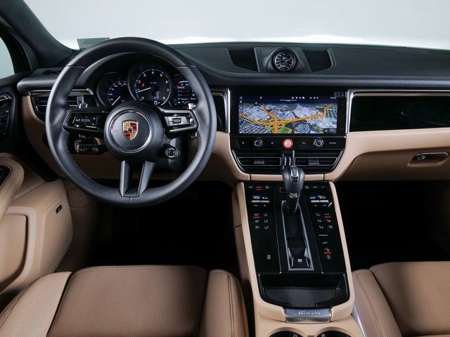 Certified 2026 Porsche Macan AWD/4WD image 14