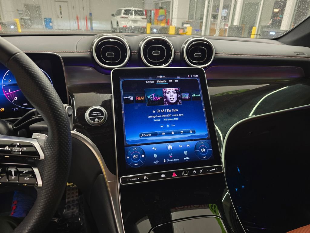 Used 2025 Mercedes-Benz GLC 300 4MATIC w/ AMG Line image 23