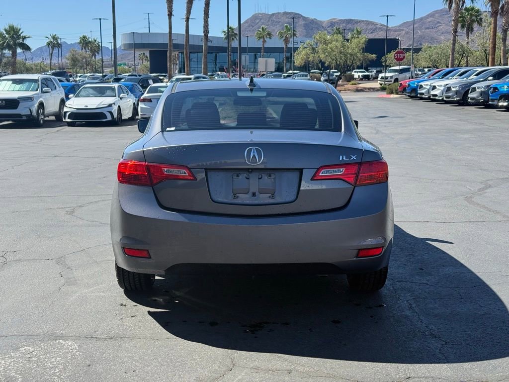 Used 2015 Acura ILX w/ Technology Package FWD image 4