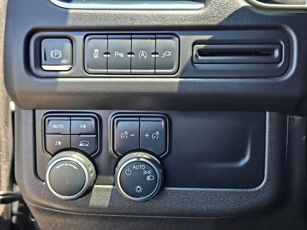 Used 2021 Chevrolet Suburban LT AWD/4WD image 10