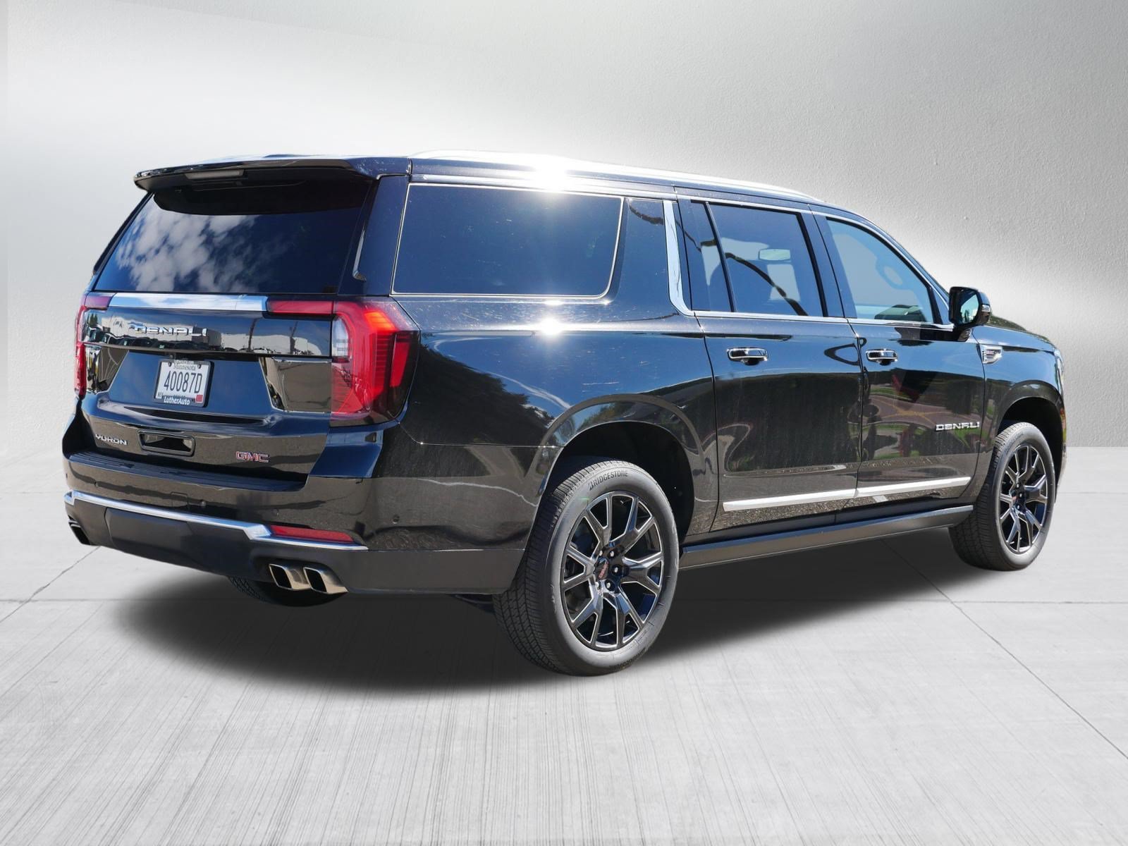 Used 2025 GMC Yukon XL Denali w/ Sun & Power Step Package AWD/4WD image 7