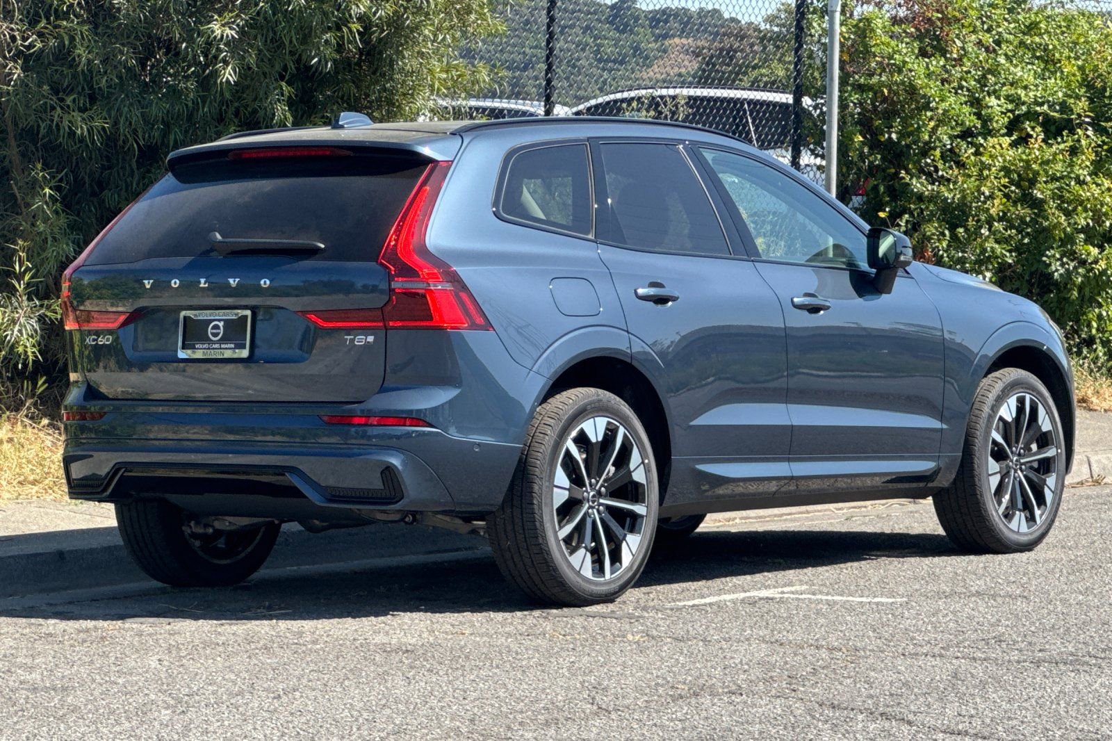 New 2026 Volvo XC60 T8 Plus w/ Climate Package PRO AWD/4WD image 2