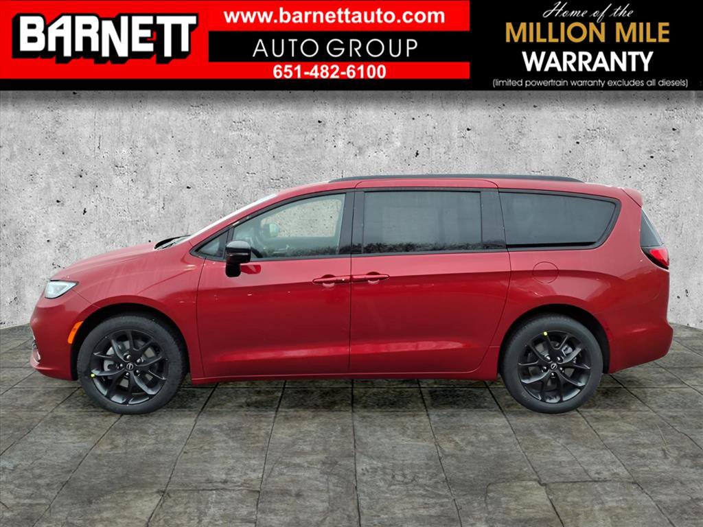 New 2026 Chrysler Pacifica Limited w/ S Appearance Package image 2