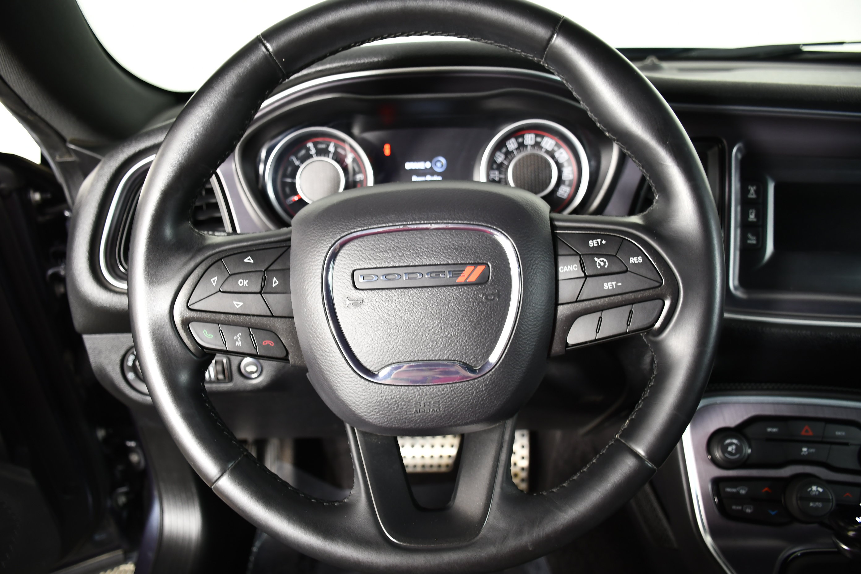 Used 2016 Dodge Challenger SXT RWD image 10