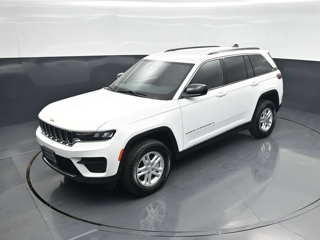Used 2025 Jeep Grand Cherokee Laredo w/ Luxury Tech Group I AWD/4WD image 33